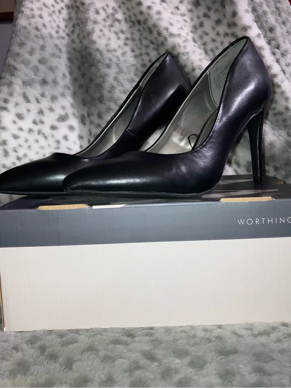 Worthington Black Pointed-Toe Leather Pumps